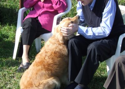 “L’anziano incontra il cane e lo racconta ai bambini. Prima e terza età: un confronto generazionale a sostegno del ruolo sociale attraverso la mediazione del cane sociale”.